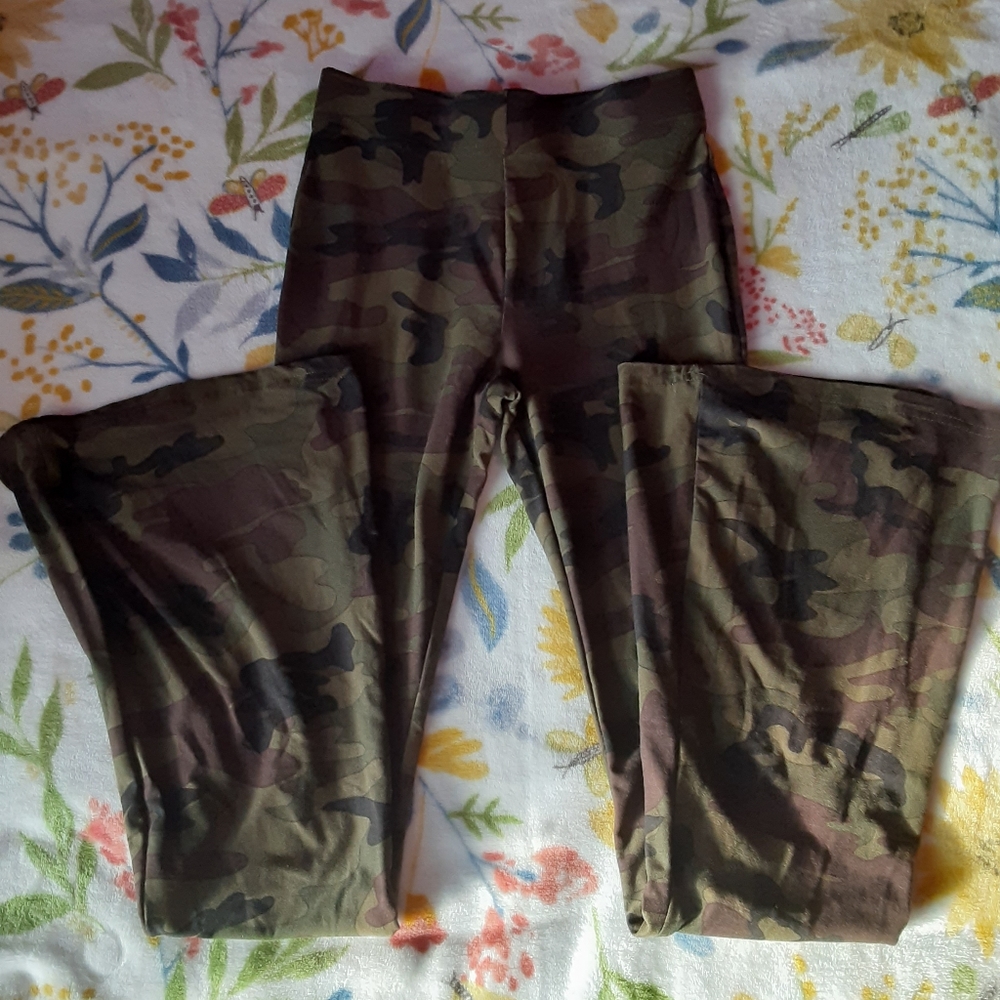 Camo pants Size S/CH (3-5) Brand NOBO